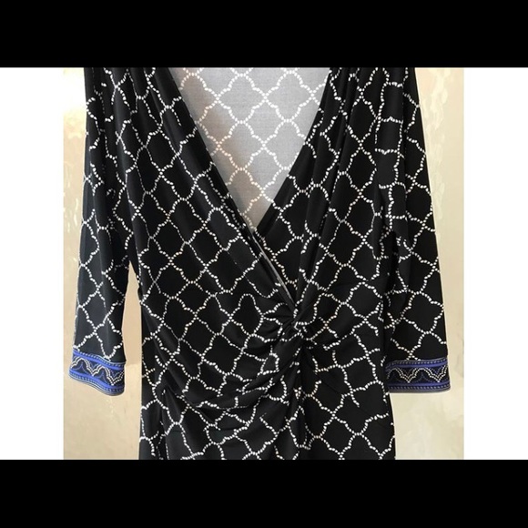 White House | Black Market V-Neck Tunic/Dress - Picture 4 of 8